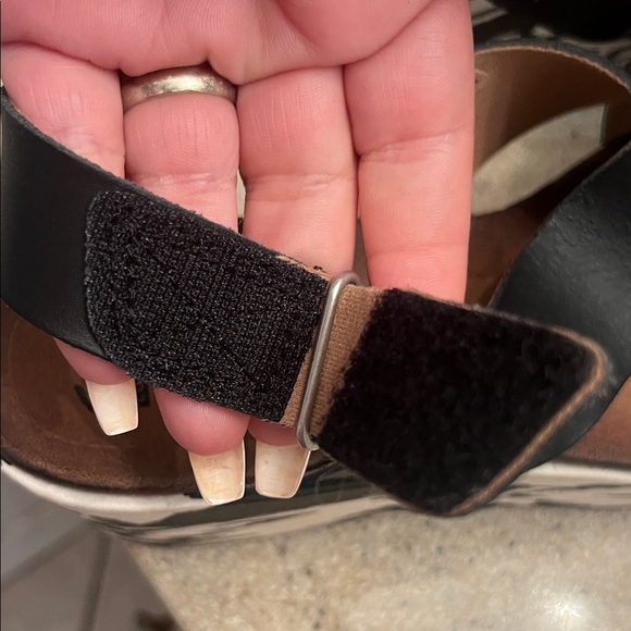 Clarks Black and White Patterned Wedge Sandals - Picture 4 of 8